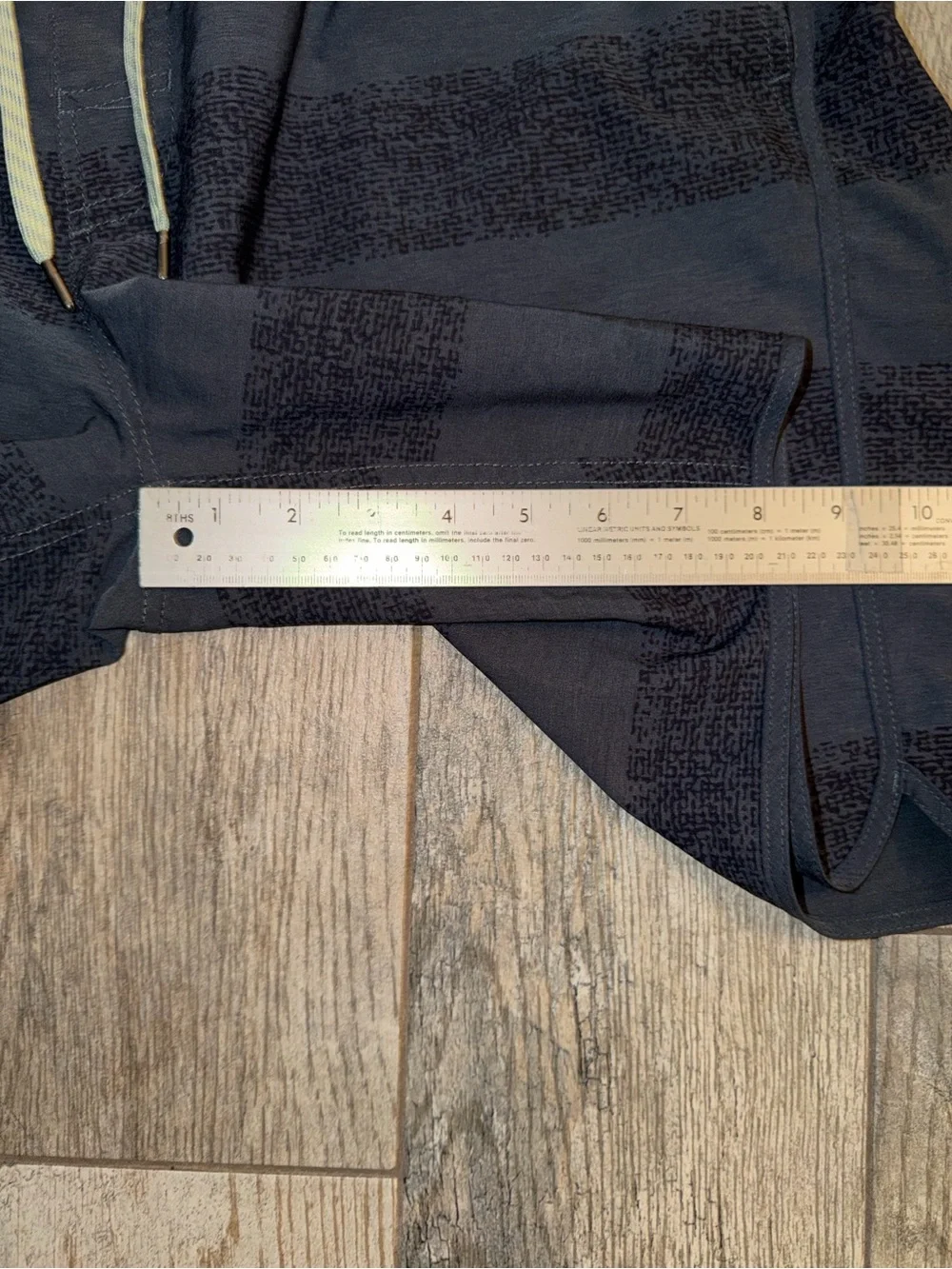 Vuori V-Cycled Men’s 34 Striped Boardshorts Swim Shorts